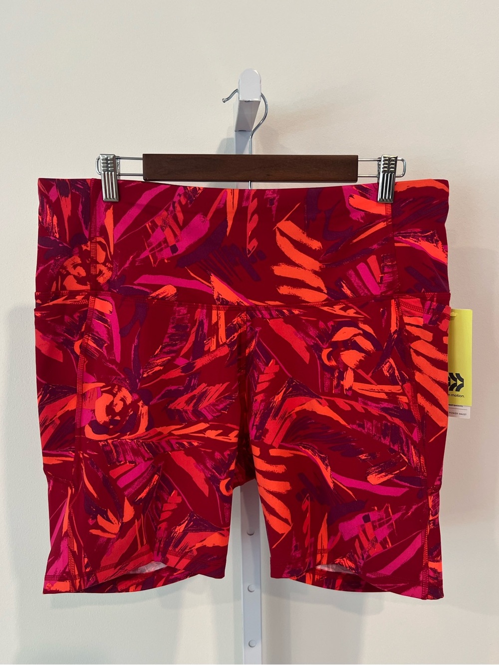 NWT All in Motion 7” Red Orange and Pink Tropical Print Bike Shorts Womens XXL
